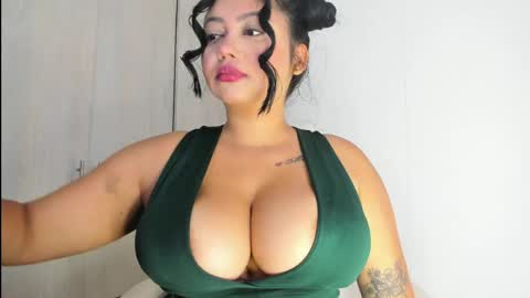 Snapshot of manuela_anderson chatting on 05/20/26, 02:12 MANUELA online show from 05/20/26, 02:12