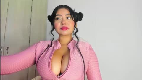 Snapshot of manuela_anderson chatting on 06/14/26, 01:24 MANUELA online show from 06/14/26, 01:24
