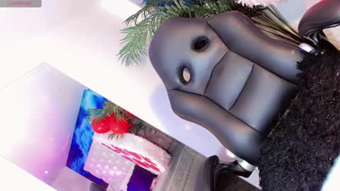 Manuela Kingsley online show from 02/15/25, 04:01