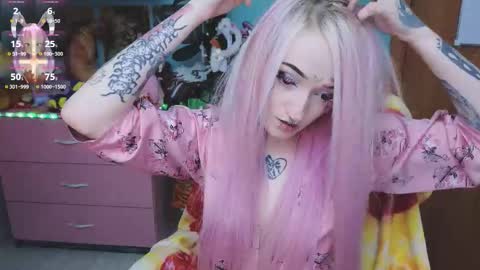 Manuela online show from 10/16/25, 07:48