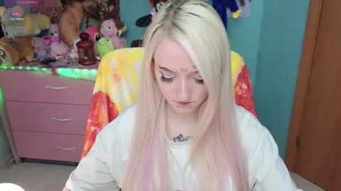 Manuela online show from 11/26/25, 03:18