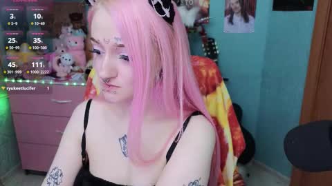 Manuela online show from 12/15/25, 08:24