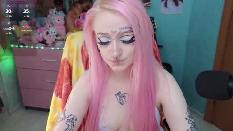 Manuela online show from 12/16/25, 08:47