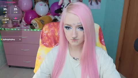 Manuela online show from 12/19/25, 08:38