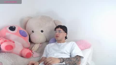 Snapshot of manuelr77 chatting on 05/16/26, 12:29 Manuel online show from 05/16/26, 12:29