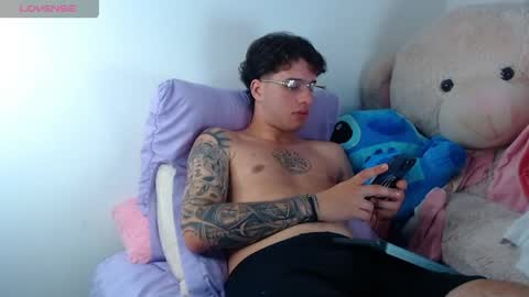 Snapshot of manuelr77 chatting on 05/23/26, 07:02 Manuel online show from 05/23/26, 07:02