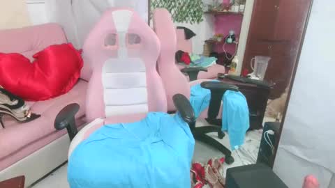 manuhela online show from 12/19/24, 12:56