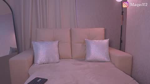 Snapshot of maquiii chatting on 06/19/26, 10:35 Maquii online show from 06/19/26, 10:35