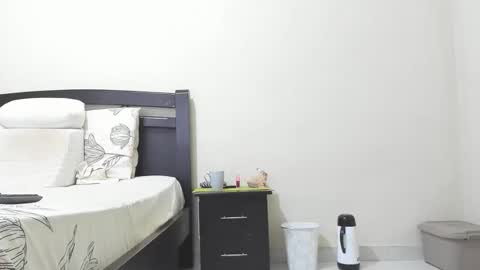 Mara online show from 04/18/26, 01:04