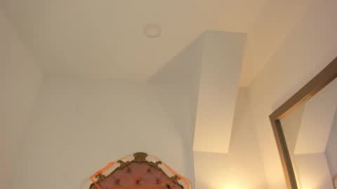 Mara online show from 10/31/25, 11:06