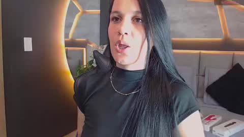 Mara Hanson online show from 12/19/25, 02:35