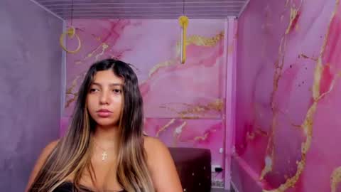 Snapshot of maraluna_ chatting on 06/15/26, 01:35 Maraluna online show from 06/15/26, 01:35