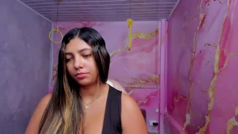 Snapshot of maraluna_ chatting on 06/24/26, 01:43 Maraluna online show from 06/24/26, 01:43