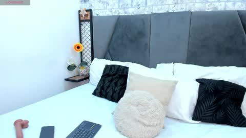 Maray Lous  online show from 11/27/25, 09:28