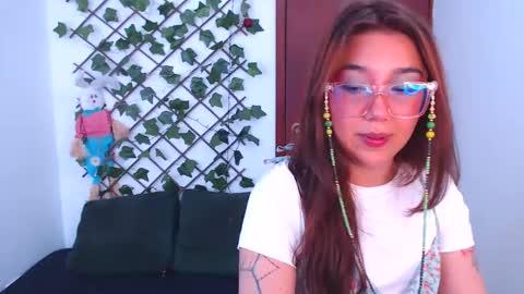 Snapshot of marce_bunny chatting on 06/06/26, 06:23 Marcela online show from 06/06/26, 06:23