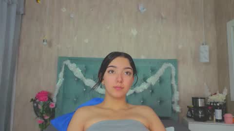 Marcela online show from 12/15/25, 08:13