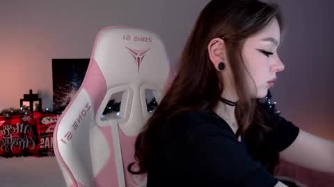 Snapshot of marceline_red chatting on 11/26/25, 10:05 Lady Marceline online show from 11/26/25, 10:05