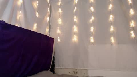 Snapshot of marceline_uu chatting on 12/15/24, 04:26 M A R C I online show from 12/15/24, 04:26