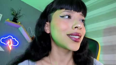 Snapshot of marcelinee__ chatting on 02/05/25, 11:17 Marce  online show from 02/05/25, 11:17