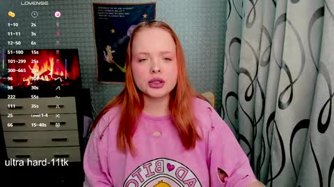 Snapshot of marcelinepeach chatting on 04/10/26, 12:32 Sara online show from 04/10/26, 12:32