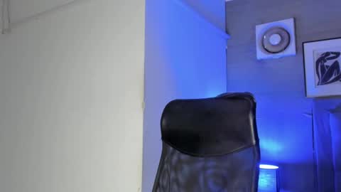 Snapshot of marcelo_dosantos77 chatting on 01/04/25, 03:40 MARCELO online show from 01/04/25, 03:40
