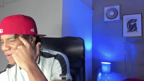 Snapshot of marcelo_dosantos77 chatting on 01/04/25, 10:45 MARCELO online show from 01/04/25, 10:45