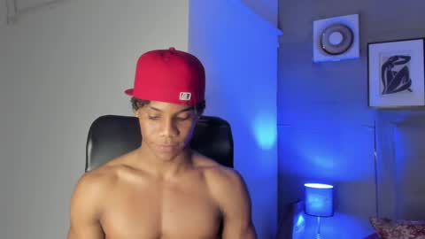 Snapshot of marcelo_dosantos77 chatting on 01/05/25, 01:45 MARCELO online show from 01/05/25, 01:45