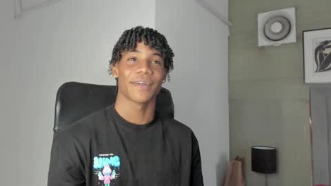 Snapshot of marcelo_dosantos77 chatting on 01/05/25, 09:03 MARCELO online show from 01/05/25, 09:03