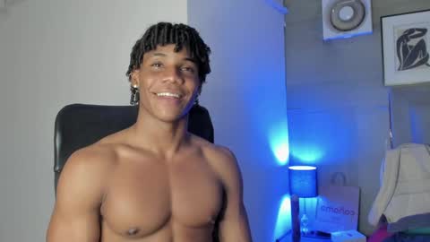Snapshot of marcelo_dosantos77 chatting on 01/10/25, 11:18 MARCELO online show from 01/10/25, 11:18