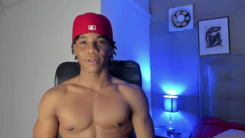 Snapshot of marcelo_dosantos77 chatting on 02/02/25, 03:54 MARCELO online show from 02/02/25, 03:54