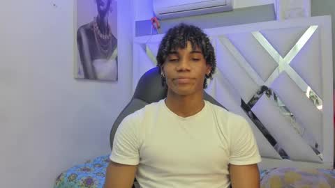 Snapshot of marcelo_dosantos77 chatting on 02/23/25, 11:04 MARCELO online show from 02/23/25, 11:04