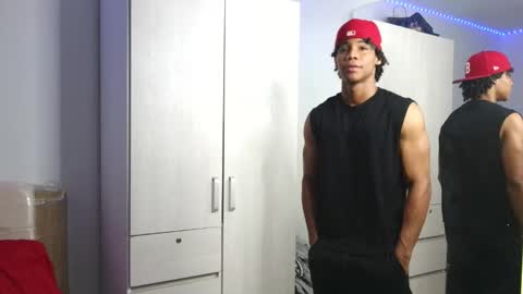 Snapshot of marcelo_dosantos77 chatting on 09/12/25, 01:44 MARCELO online show from 09/12/25, 01:44
