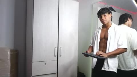 Snapshot of marcelo_dosantos77 chatting on 09/18/25, 03:03 MARCELO online show from 09/18/25, 03:03
