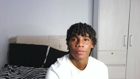 Snapshot of marcelo_dosantos77 chatting on 10/17/25, 04:53 MARCELO online show from 10/17/25, 04:53