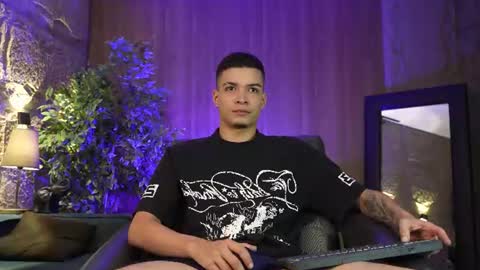 Snapshot of marcoyethan chatting on 06/24/26, 04:33 Marco and Ethan online show from 06/24/26, 04:33