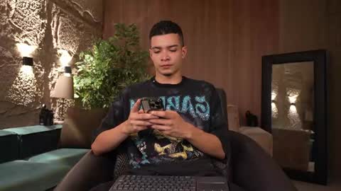 Snapshot of marcoyethan chatting on 06/25/26, 06:18 Marco and Ethan online show from 06/25/26, 06:18