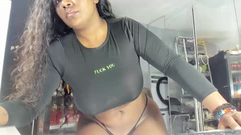 Snapshot of mareiaa chatting on 01/06/25, 08:28 Mareia online show from 01/06/25, 08:28