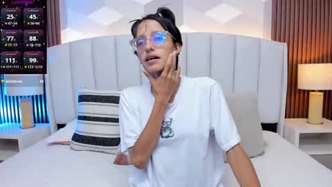 Aitana online show from 11/22/25, 01:59