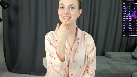 Mia online show from 04/25/26, 07:44