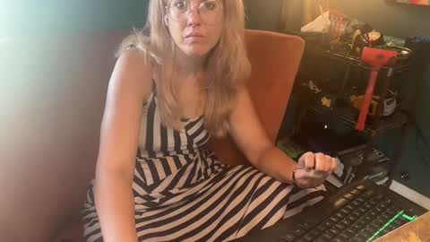 Elle online show from 10/28/25, 03:14