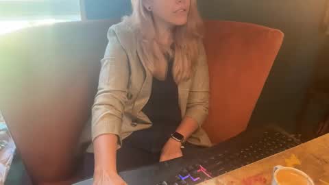 Elle online show from 10/29/25, 03:14