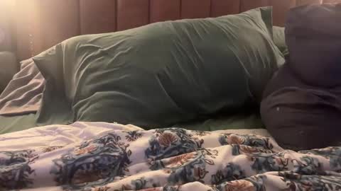 Elle online show from 11/26/25, 04:02