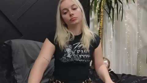 margot_robbie7 online show from 02/12/25, 03:40