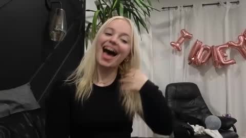 margot_robbie7 online show from 02/16/25, 02:31