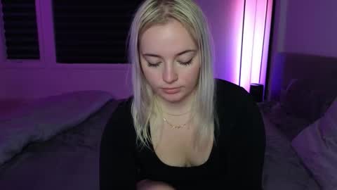 margot_robbie7 online show from 10/13/25, 10:43