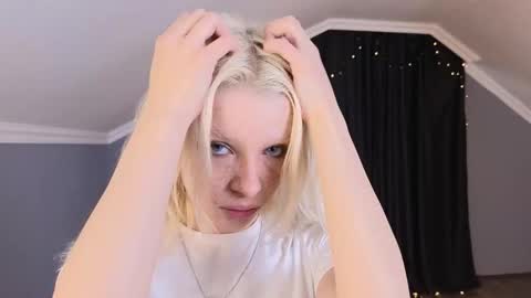 Snapshot of mari_clay chatting on 02/27/26, 09:09 Milena online show from 02/27/26, 09:09