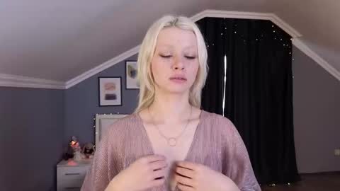 Snapshot of mari_clay chatting on 02/28/26, 10:27 Milena online show from 02/28/26, 10:27