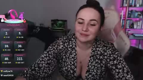 Snapshot of mari_moore7 chatting on 07/19/26, 07:56 mari moore online show from 07/19/26, 07:56