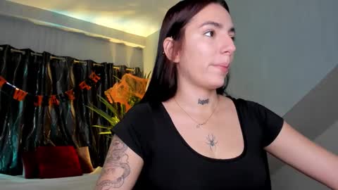 Snapshot of mari_salgado chatting on 10/15/25, 03:56 mari_salgado online show from 10/15/25, 03:56