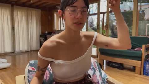 Snapshot of maria_alfonsina_ chatting on 10/04/25, 05:00 Alfonsina online show from 10/04/25, 05:00